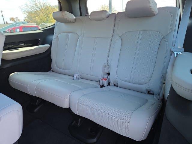 2025 Jeep Grand Wagoneer Base