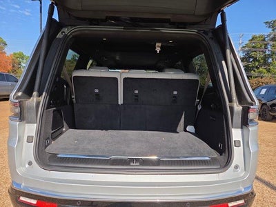 2025 Jeep Grand Wagoneer Base