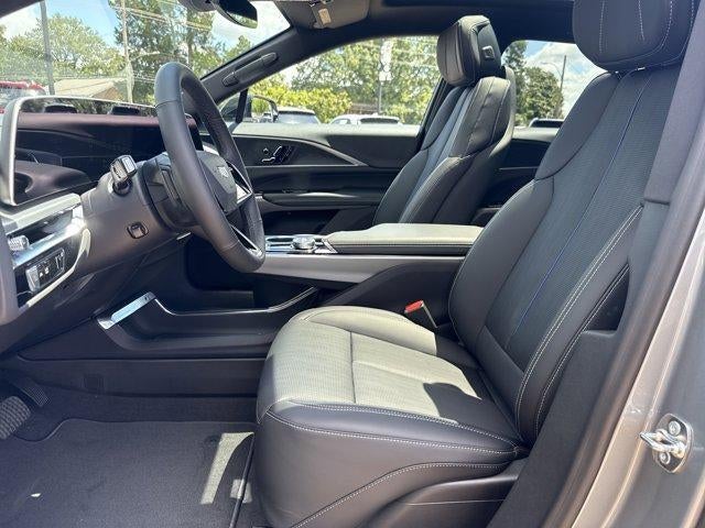 2025 Cadillac LYRIQ Luxury 1