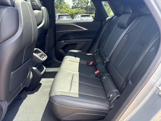 2025 Cadillac LYRIQ Luxury 1