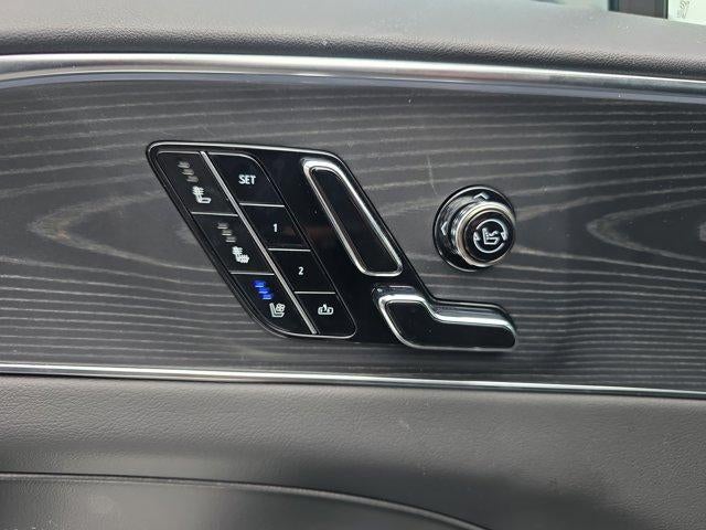 2025 Cadillac LYRIQ Luxury 2