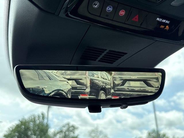 2025 Cadillac LYRIQ Luxury 3