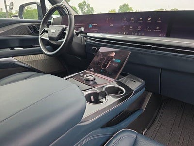 2025 Cadillac ESCALADE IQ Luxury 2