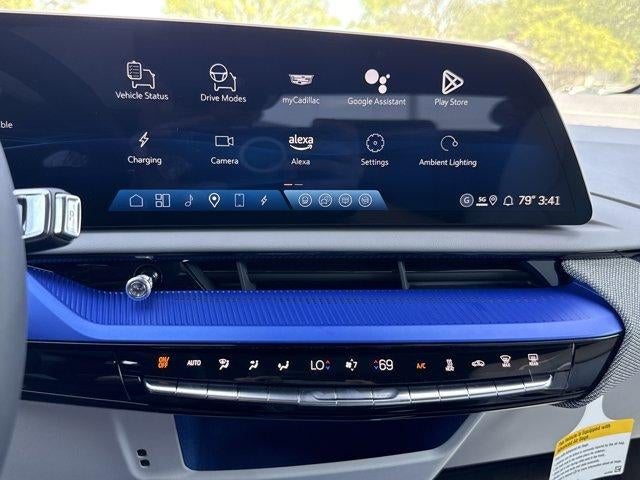 2025 Cadillac OPTIQ Luxury 1