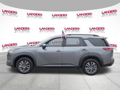 2025 Nissan Pathfinder SV