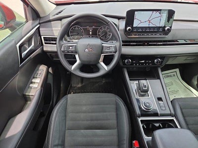 2023 Mitsubishi Outlander SE