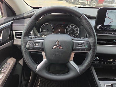 2023 Mitsubishi Outlander SE