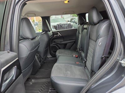 2024 Mitsubishi Outlander SE