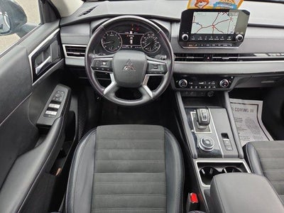 2024 Mitsubishi Outlander SE