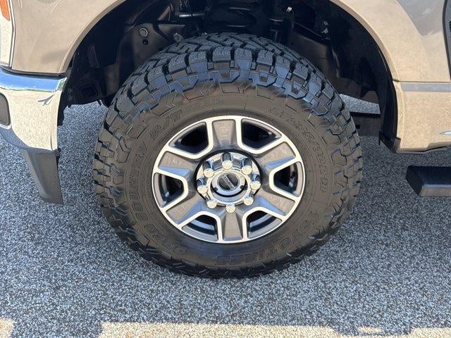 2023 Ford Super Duty F-250 SRW LARIAT 4WD Crew Cab 6.75' Box