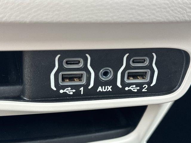 2023 Chrysler Voyager LX FWD