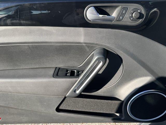 2013 Volkswagen Beetle Convertible 2dr DSG 2.0T PZEV