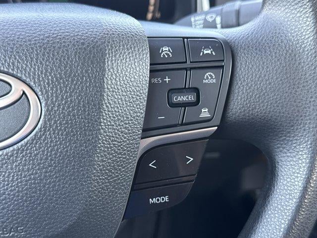 2025 Toyota Camry LE (SE)