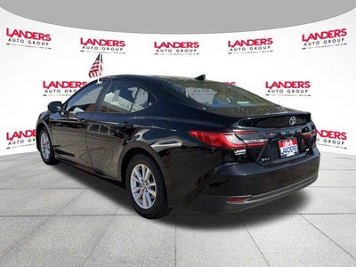 2025 Toyota Camry LE (SE)