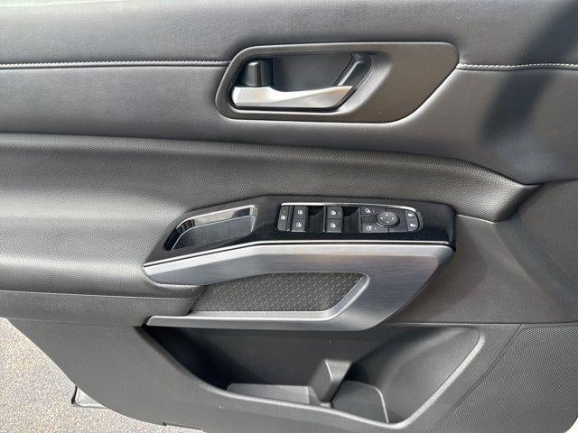 2023 Nissan Pathfinder SL 2WD