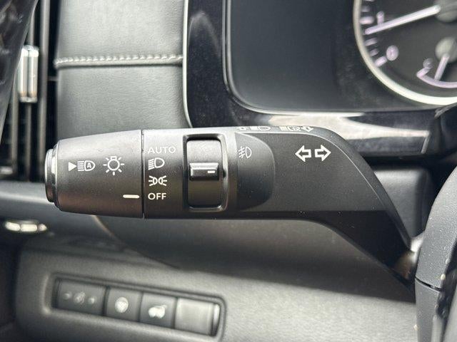 2023 Nissan Pathfinder SL 2WD