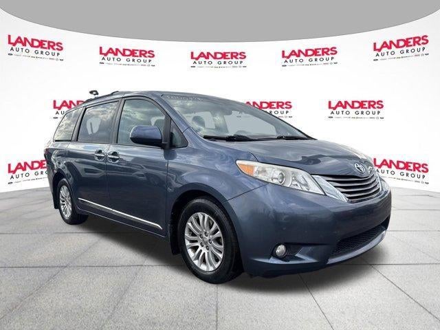2017 Toyota Sienna XLE FWD 8-Passenger (Natl)