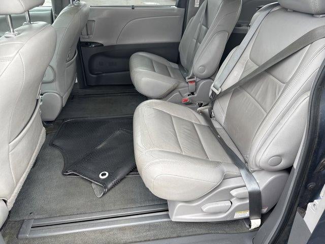 2017 Toyota Sienna XLE FWD 8-Passenger (Natl)
