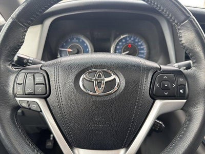 2017 Toyota Sienna XLE FWD 8-Passenger (Natl)