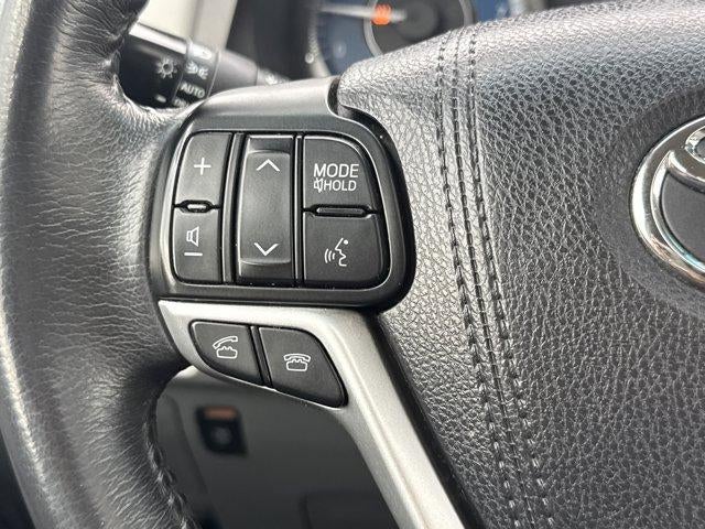 2017 Toyota Sienna XLE FWD 8-Passenger (Natl)