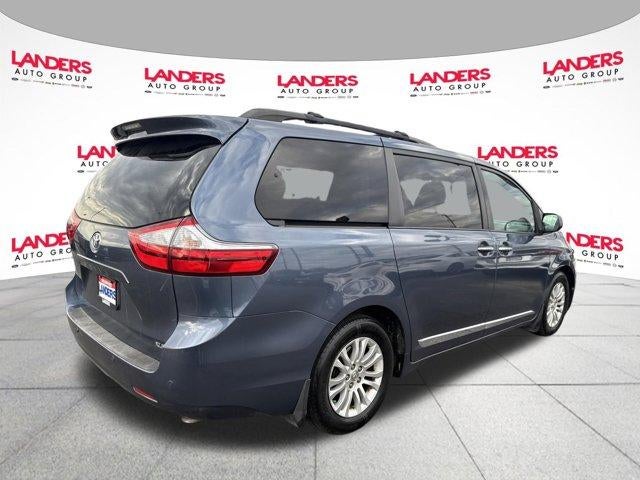 2017 Toyota Sienna XLE FWD 8-Passenger (Natl)
