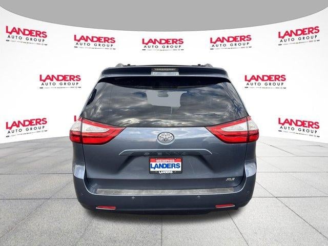 2017 Toyota Sienna XLE FWD 8-Passenger (Natl)