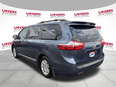 2017 Toyota Sienna XLE FWD 8-Passenger (Natl)