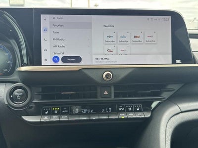 2023 Toyota Crown Limited AWD (Natl)