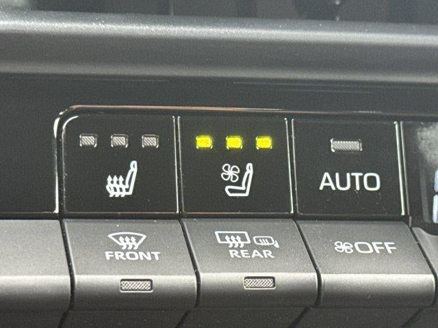 2023 Toyota Crown Limited AWD (Natl)