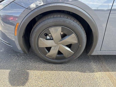 2024 Toyota Prius LE (Natl)