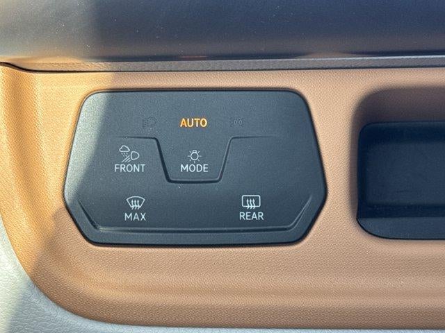 2025 Volkswagen ID. Buzz 1st Edition 4MOTION w/Two-Tone