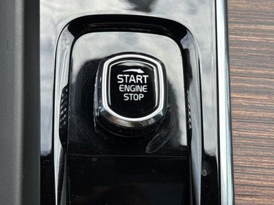 2023 Volvo XC60 Recharge Plug-In Hybrid T8 eAWD PHEV Ultimate Dark Theme