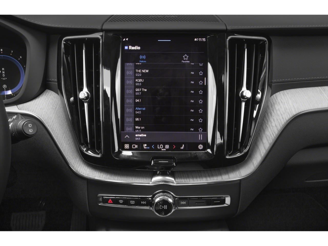 2022 Volvo XC60 B5 AWD Momentum