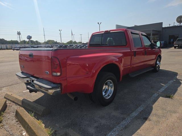 2004 Ford Super Duty F-350 DRW Lariat
