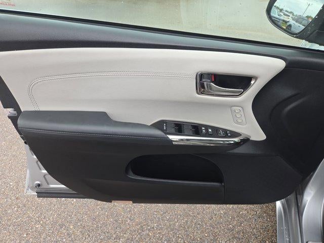 2017 Toyota Avalon XLE (SE)