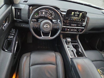 2022 Nissan Pathfinder SL 2WD
