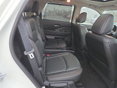 2022 Nissan Pathfinder SL 2WD