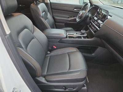 2022 Nissan Pathfinder SL 2WD