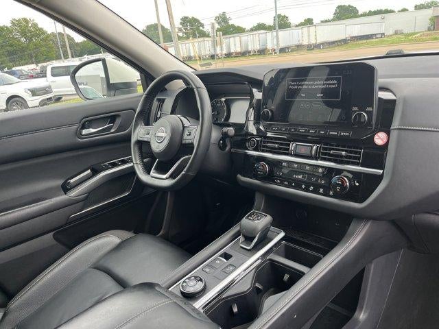 2023 Nissan Pathfinder SL 4WD