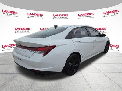 2022 Hyundai ELANTRA SEL IVT