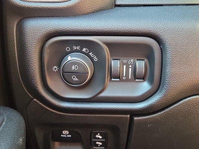 2019 RAM 1500 Big Horn/Lone Star 4x4 Crew Cab 5'7" Box