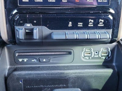 2019 RAM 1500 Laramie 4x4 Crew Cab 5'7" Box