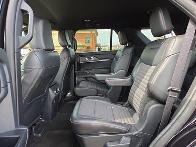 2025 Ford Explorer ST-Line 4WD