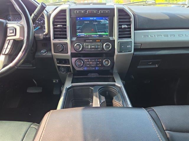 2021 Ford Super Duty F-350 DRW LARIAT 4WD Crew Cab 8' Box