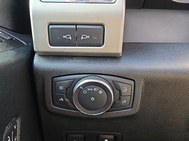 2021 Ford Super Duty F-350 DRW LARIAT 4WD Crew Cab 8' Box