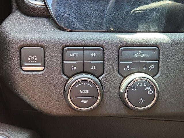 2022 Chevrolet Silverado 1500 Crew Cab Short Box 4-Wheel Drive LT 1LT