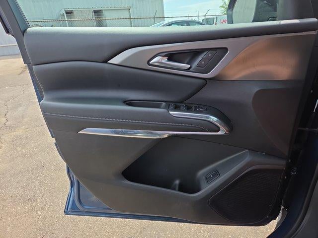 2025 Chevrolet Traverse LT w/2LT