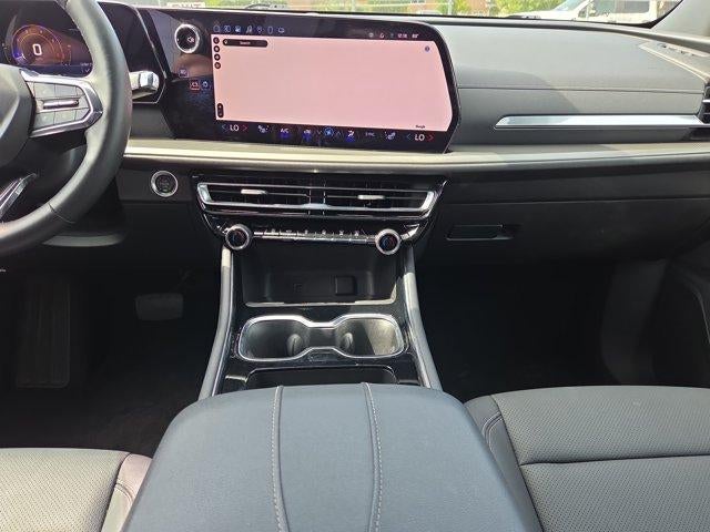 2025 Chevrolet Traverse LT w/2LT