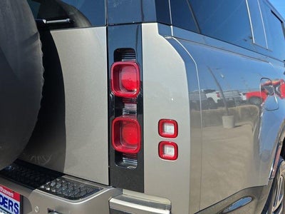 2025 Land Rover Defender 130 P400 X-Dynamic SE