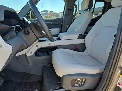 2025 Land Rover Defender 130 P400 X-Dynamic SE